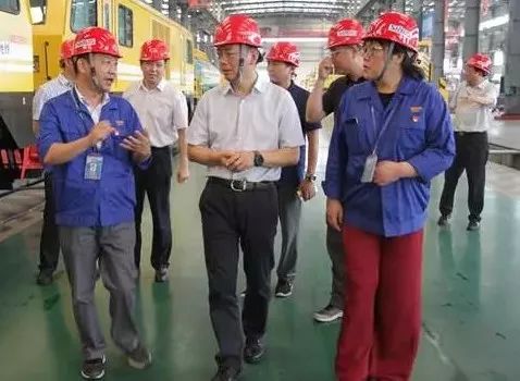 湖北省督查组、省税务局副局长杨绪春一行莅临华体会线上平台（集团）官方网站重工参观考察