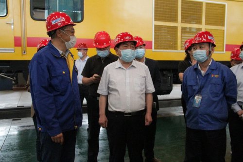 襄阳市副市长李德璋一行莅临华体会线上平台（集团）官方网站重工开展工业企业调研工作