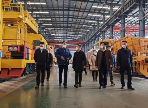  襄阳市市长王太晖、市政府秘书长张宇辉、襄州区区委书记刘明锋等一行到华体会线上平台（集团）官方网站重工开展春节前走访慰问活动 